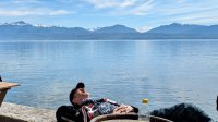 Die ersten Sonnenstrahlen am See