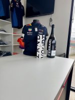 Im Souvenirshop an der Rennstrecke in Zandvoort