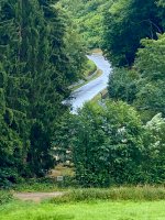 Ein spontaner Halt an der Schnellstrasse gibt einen Blick auf die Nordschleife frei