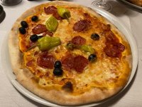 Essen in der Pizzeria Gaston