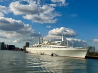 Einst Transportschiff Rotterdam - New York. Heute ein Hotel und eine Bar