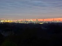 Der weltberühmte Containerhafen in der Nacht