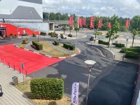 Die Einfahrt zum Infozentrum am Nürburgring