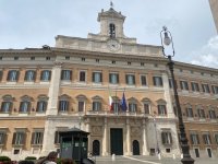  Regierungsgebäude und Giorgia Melonis Büro an der Piazza Montochitorio