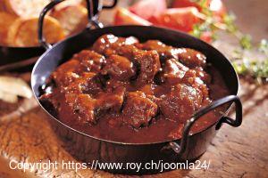 Rindsragout mit Rotweinsauce
